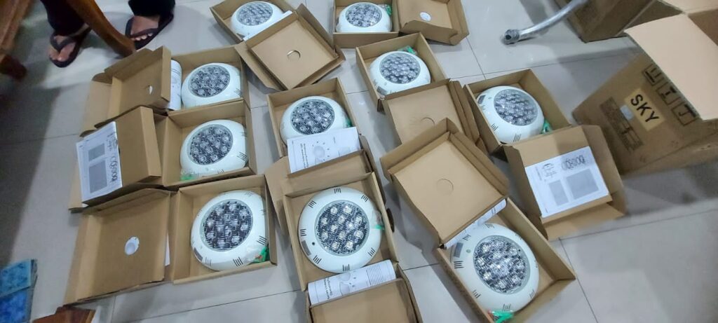 Lampu Kolam Renang