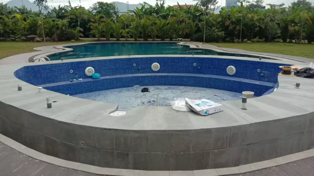 pembuatan kolam renang air panas