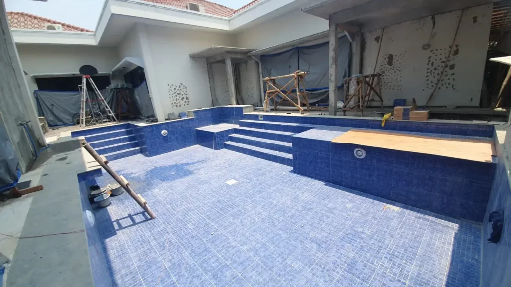 nat keramik untuk kolam.