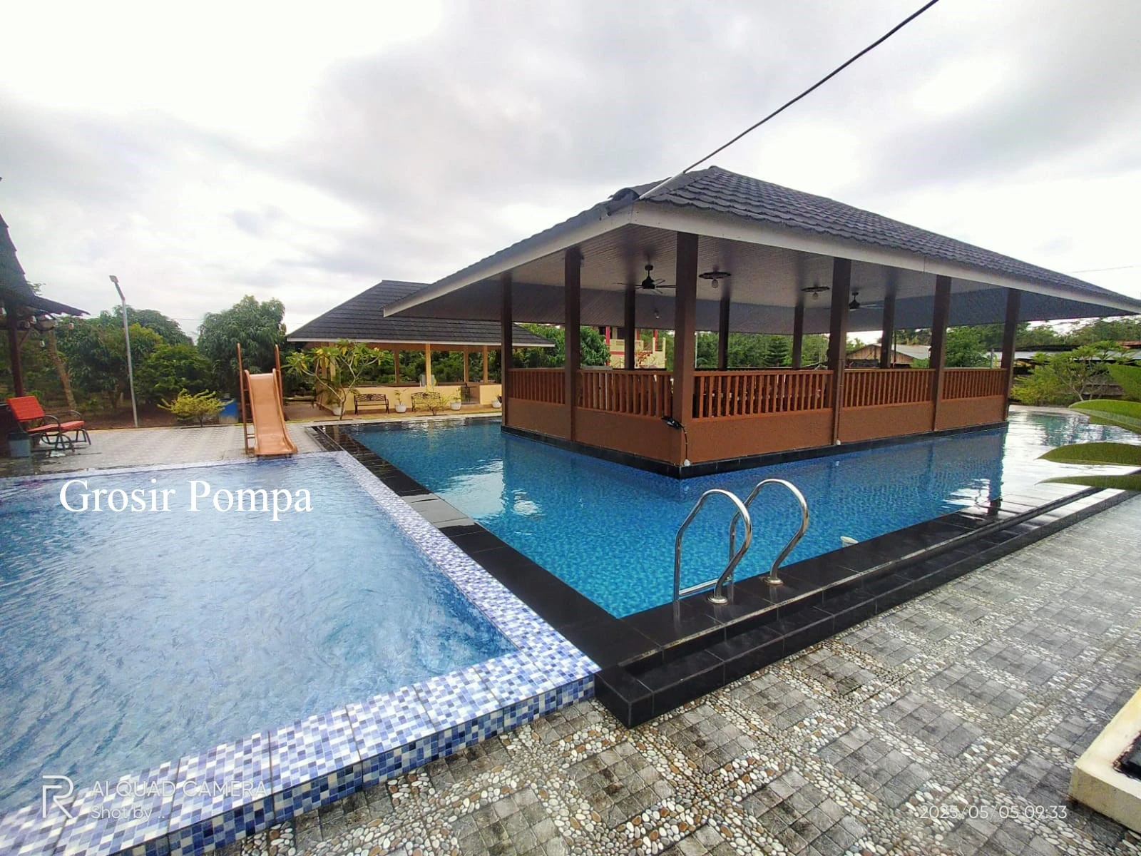Kolam Renang Lebih Hidup dengan Sentuhan Aksesoris