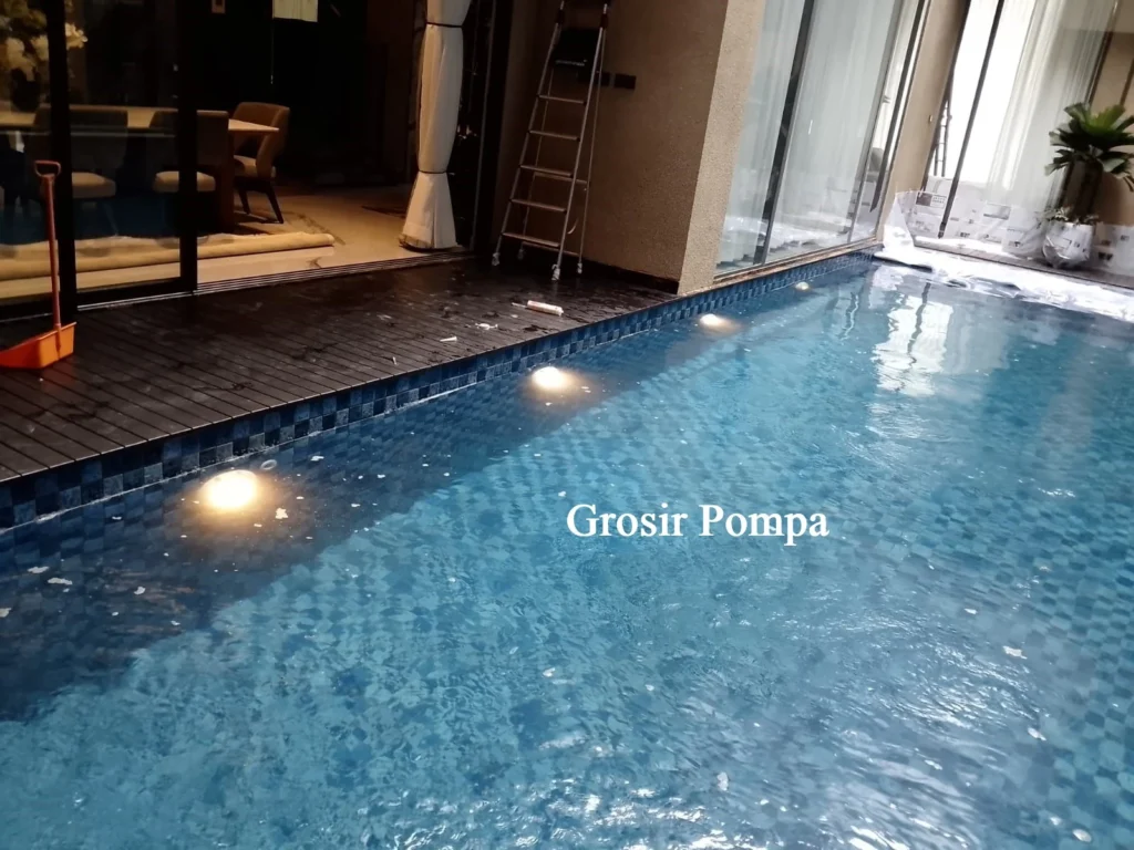 Pencahayaan Modern untuk Kolam Renang Bandung dengan Lampu LED Hayward
